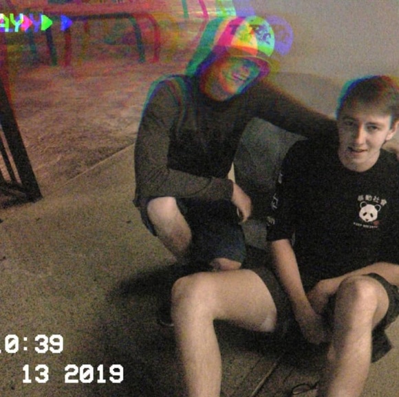 Meet your Posher, Alex - Picture 2 of 3